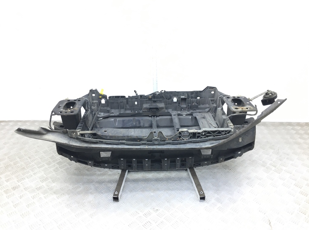 Панель передняя (телевизор) бу для Ford Fiesta 6 1.4 i,  2009 г.