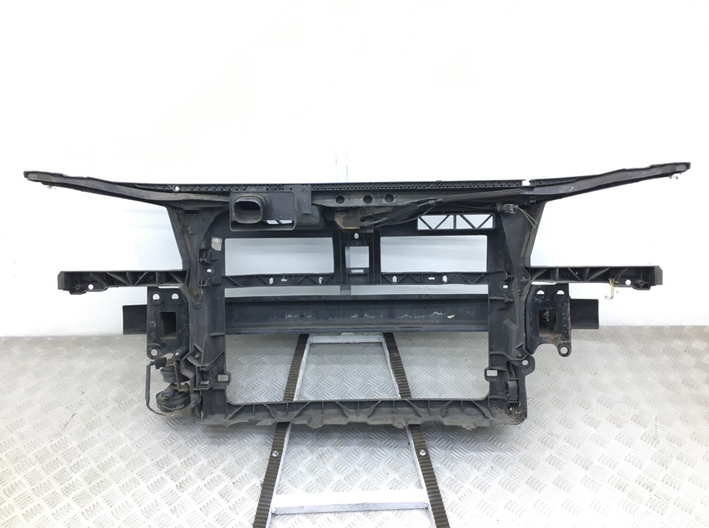 Панель передняя (телевизор) бу для Volkswagen Polo 4 1.4 TDi,  2008 г.