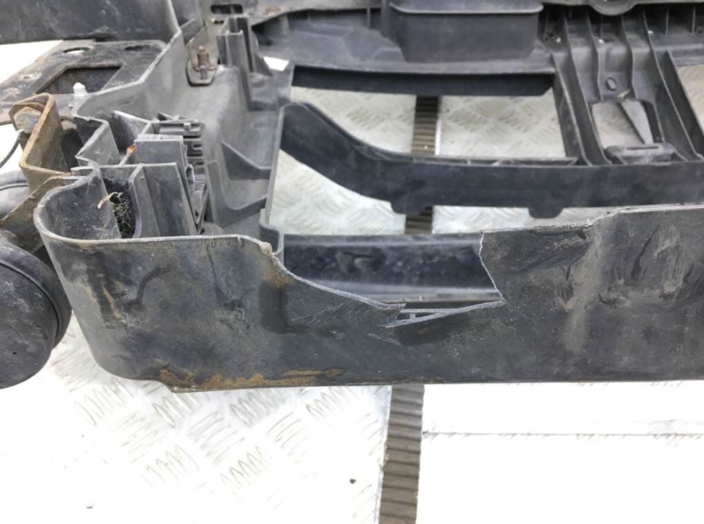 Панель передняя (телевизор) бу для Volkswagen Polo 4 1.4 TDi,  2008 г.