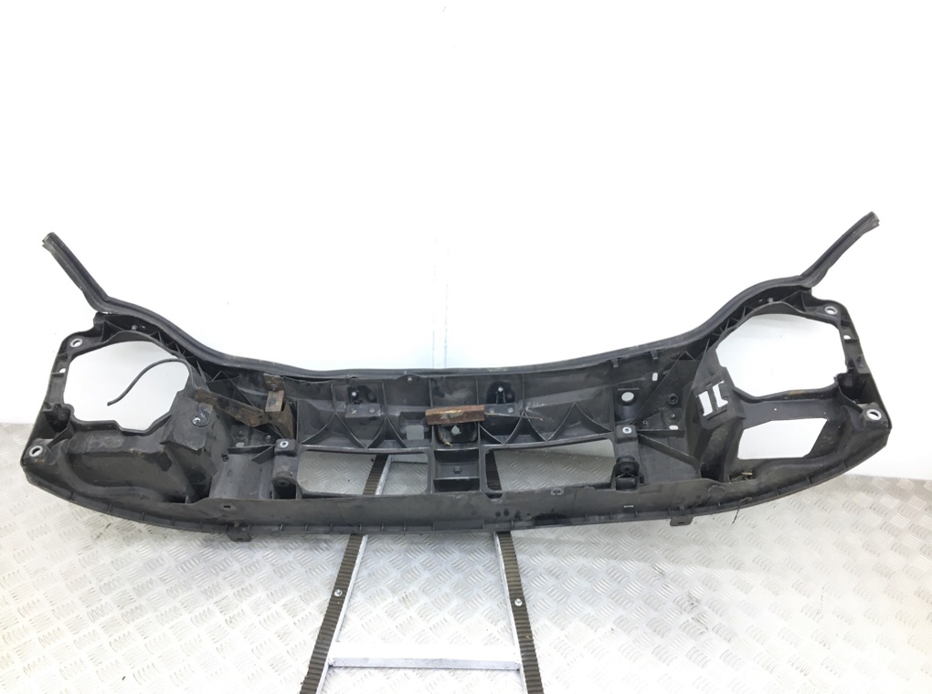 Панель передняя (телевизор) бу для Nissan Primastar 1 2.0 DCi,  2008 г.