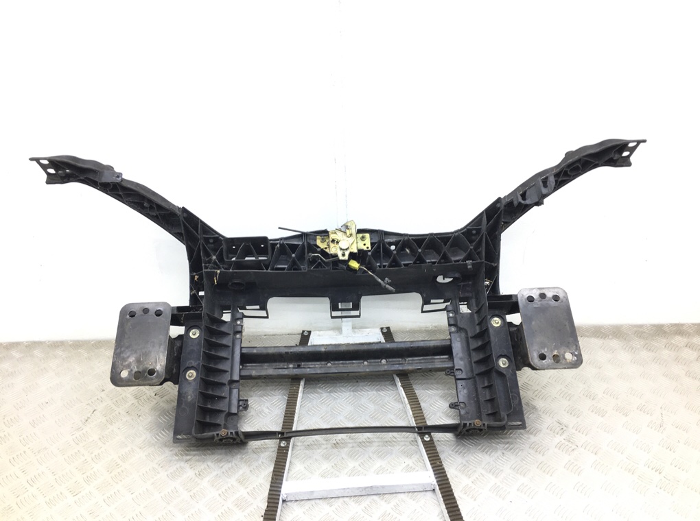 Панель передняя (телевизор) бу для Ford Fiesta 5 1.3 i, 2005 г. Панель передняя (телевизор) бу для Ford Fiesta 5 1.3 i, 2005 г.