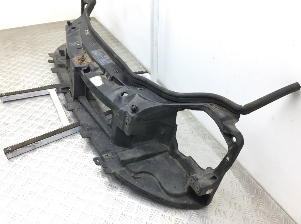 Панель передняя (телевизор) бу для Renault Trafic 2 2.0 CDTi, 2007 г. Панель передняя (телевизор) бу для Renault Trafic 2 2.0 CDTi, 2007 г.