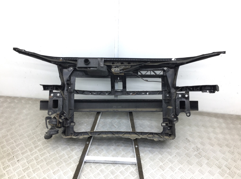 Панель передняя (телевизор) бу для Volkswagen Polo 4 1.2 i,  2008 г.