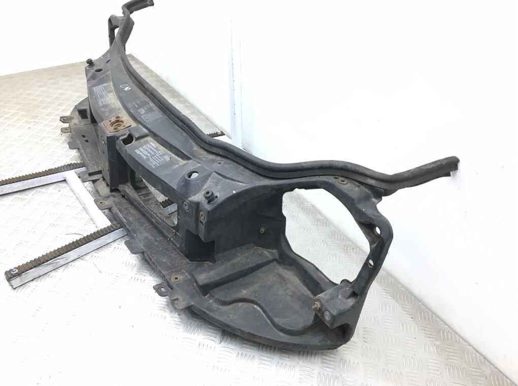 Панель передняя (телевизор) бу для Renault Trafic 2 1.9 DCi, 2003 г. Панель передняя (телевизор) бу для Renault Trafic 2 1.9 DCi, 2003 г.