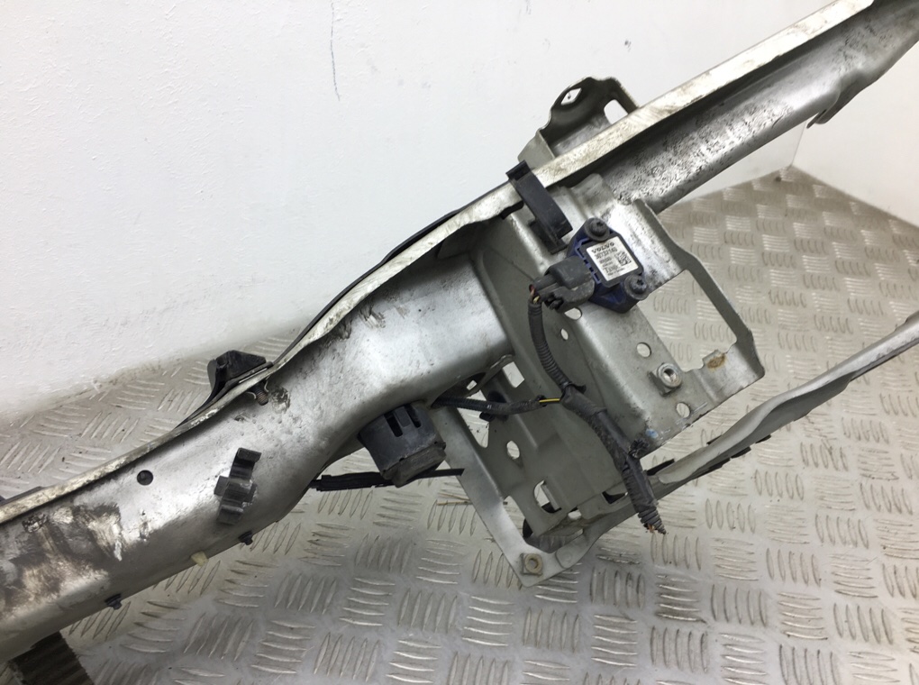 Панель передняя (телевизор) бу для Volvo V50 1 2.4 D, 2007 г. Панель передняя (телевизор) бу для Volvo V50 1 2.4 D, 2007 г.