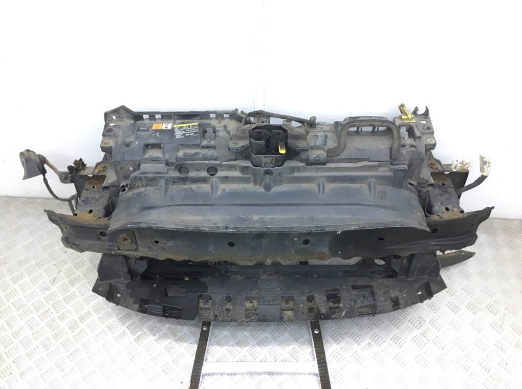 Панель передняя (телевизор) бу для Ford Fiesta 6 1.2 i,  2009 г.