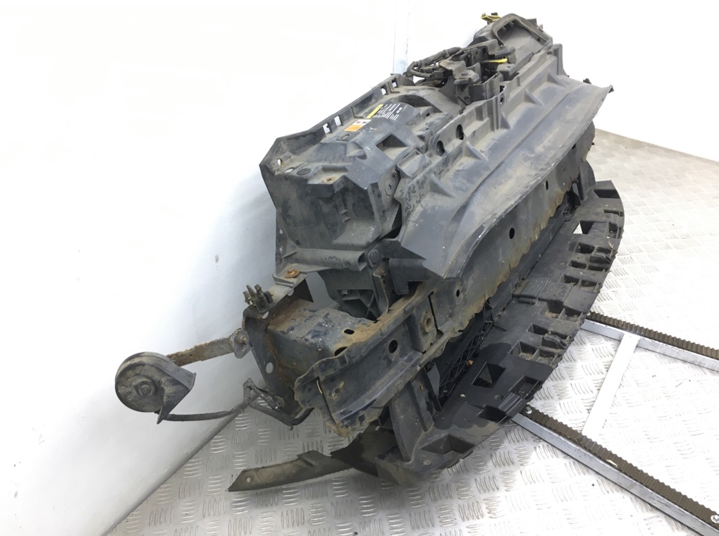 Панель передняя (телевизор) бу для Ford Fiesta 6 1.2 i,  2009 г.