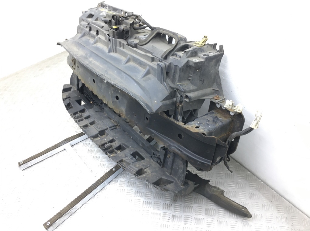 Панель передняя (телевизор) бу для Ford Fiesta 6 1.2 i,  2009 г.