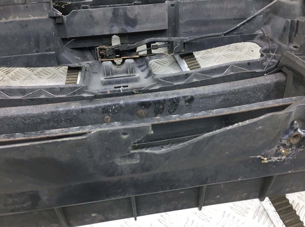 Панель передняя (телевизор) бу для Volkswagen Jetta 5 1.9 TDi,  2006 г.