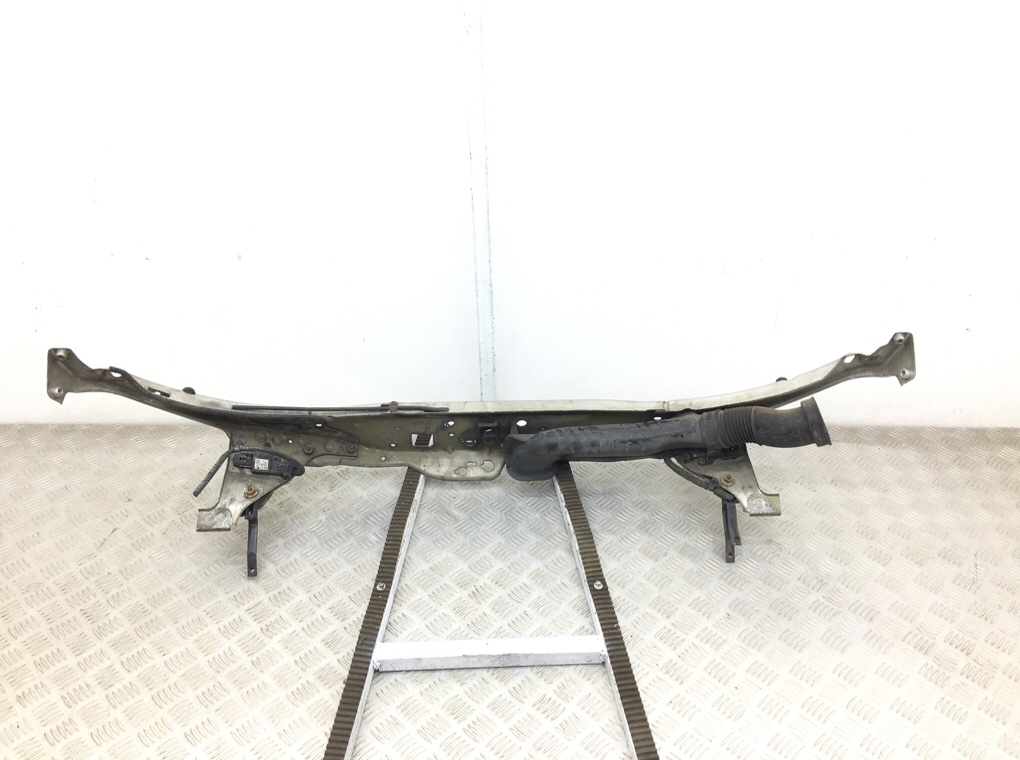 Панель передняя (телевизор) бу для Opel Astra H 1.6 i,  2005 г.