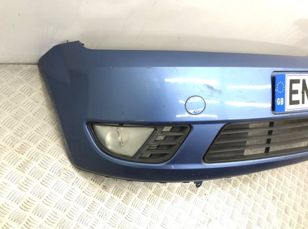 Бампер передний бу для Ford Fiesta 5 1.6 i,  2003 г.