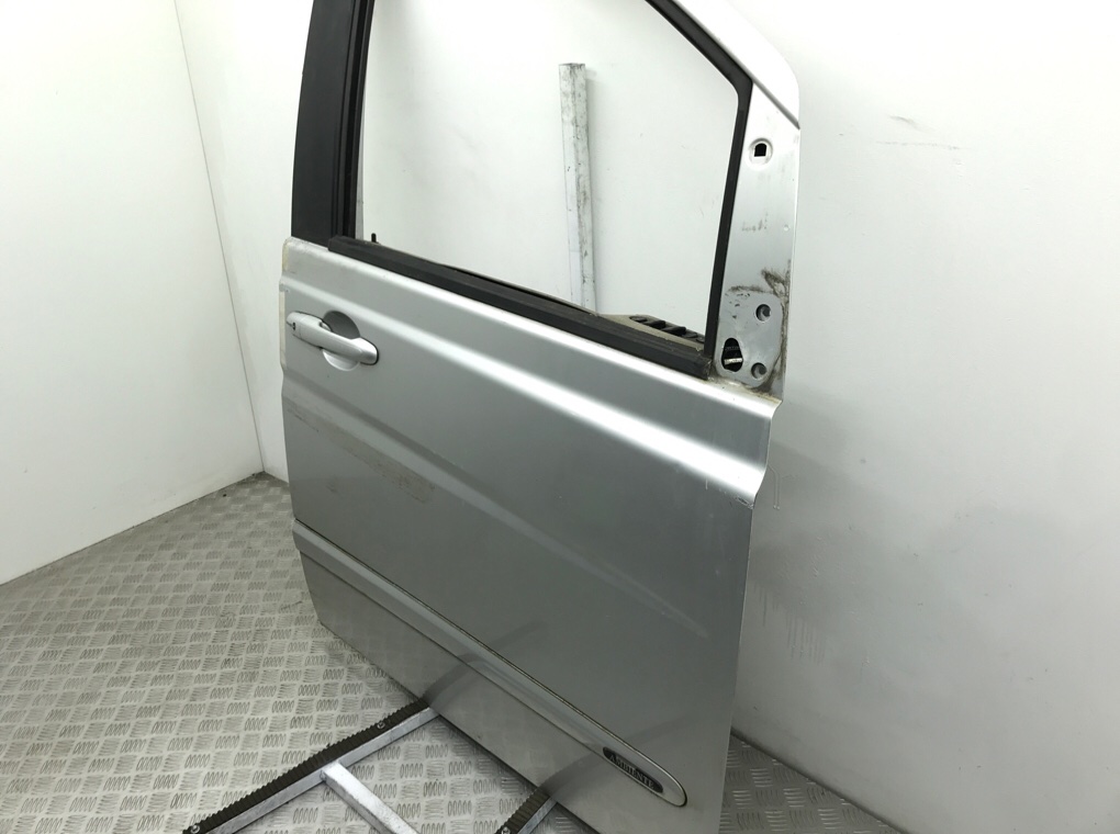 Дверь передняя правая бу для Mercedes Viano W639 2.2 CDi,  2006 г.