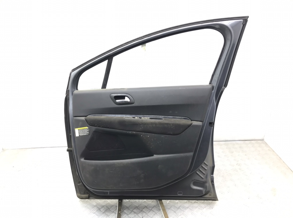 Дверь передняя правая бу для Peugeot 3008 1.6 HDi, 2011 г. Дверь передняя правая бу для Peugeot 3008 1.6 HDi, 2011 г.