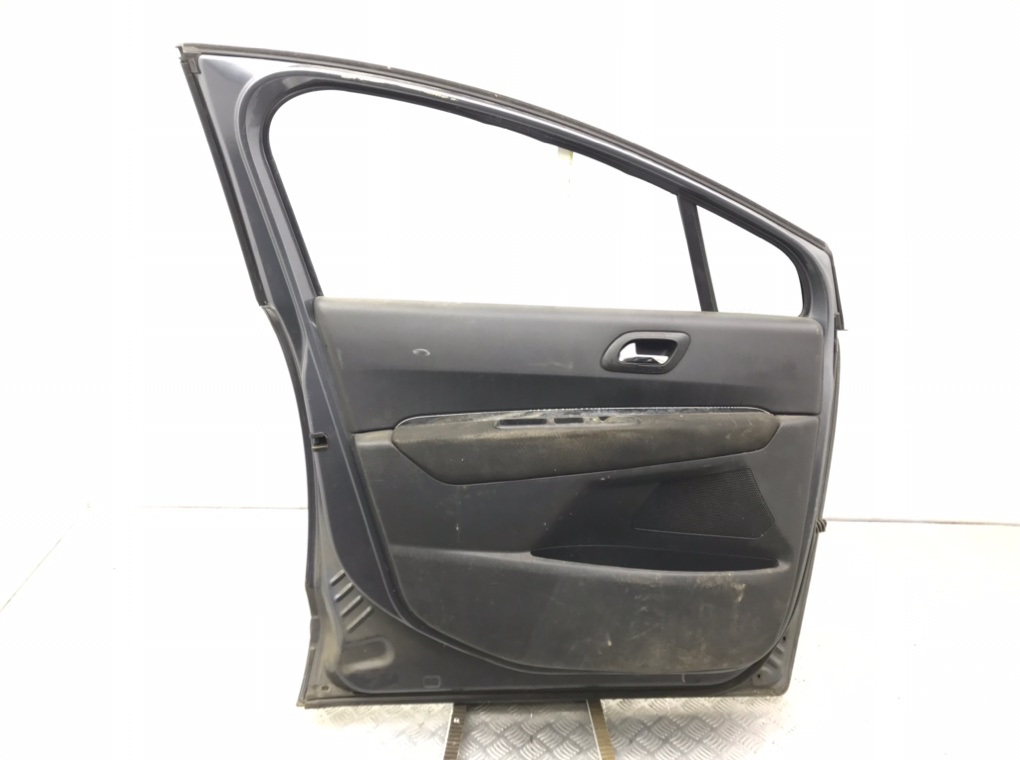 Дверь передняя левая бу для Peugeot 3008  1.6 HDi,  2011 г.