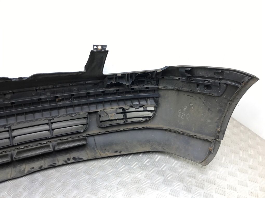 Бампер передний бу для Volkswagen Bora 1 1.6 i,  2003 г.