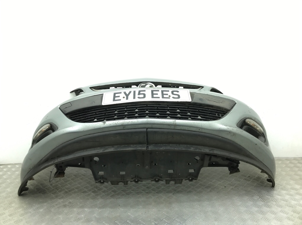 Бампер передний бу для Opel Astra J 1.6 CDTi, 2015 г. Бампер передний бу для Opel Astra J 1.6 CDTi, 2015 г.