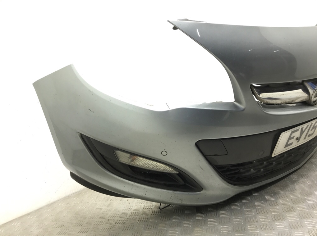 Бампер передний бу для Opel Astra J 1.6 CDTi, 2015 г. Бампер передний бу для Opel Astra J 1.6 CDTi, 2015 г.