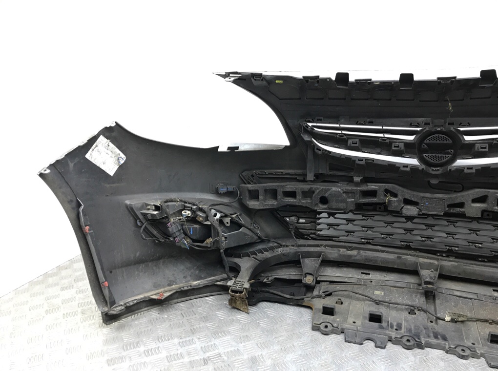 Бампер передний бу для Opel Astra J 1.6 CDTi, 2015 г. Бампер передний бу для Opel Astra J 1.6 CDTi, 2015 г.