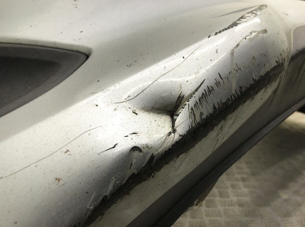 Бампер передний бу для Mazda 5  3 1.6 TD,  2011 г.