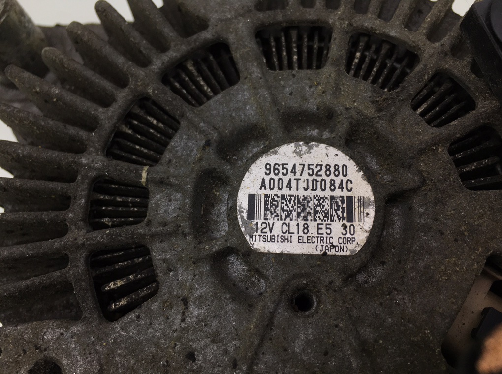 Генератор бу для Peugeot 407  2.0 HDi,  2006 г.