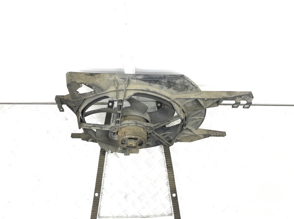 Вентилятор радиатора бу для Renault Trafic 2 1.9 DCi, 2003 г. Вентилятор радиатора бу для Renault Trafic 2 1.9 DCi, 2003 г.