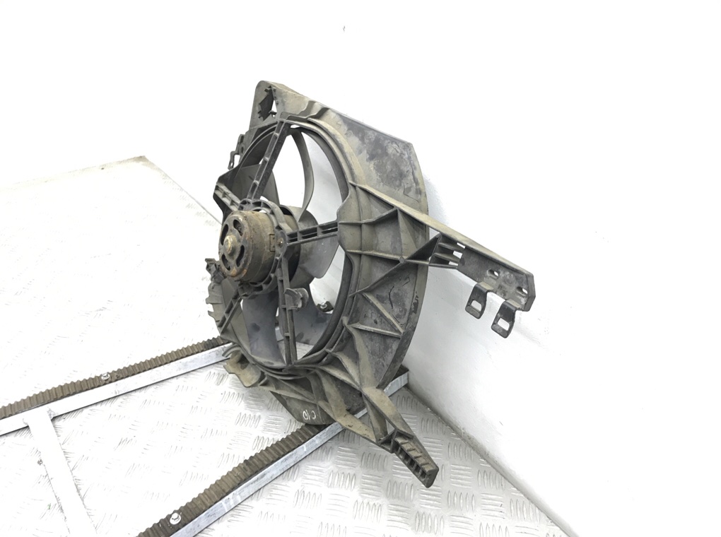 Вентилятор радиатора бу для Renault Trafic 2 1.9 DCi, 2003 г. Вентилятор радиатора бу для Renault Trafic 2 1.9 DCi, 2003 г.