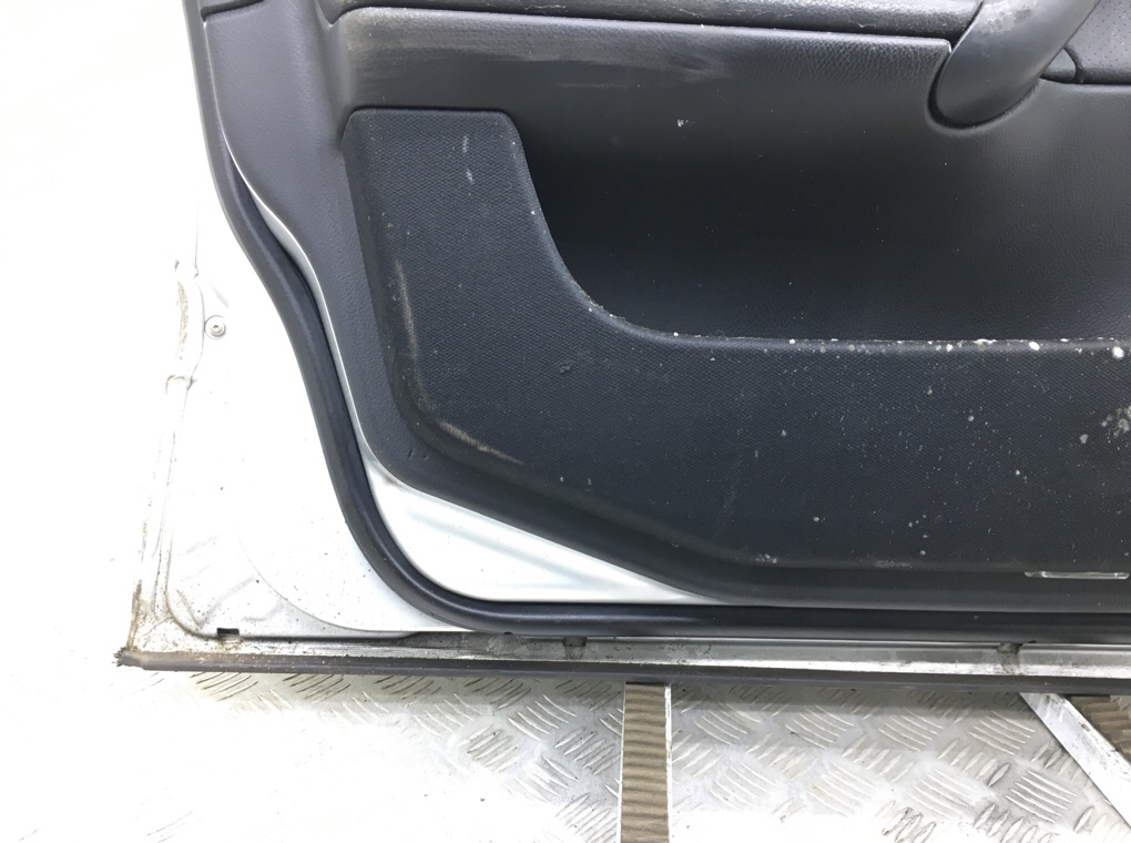 Дверь передняя левая бу для Mercedes C W203 2.2 CDi,  2004 г.