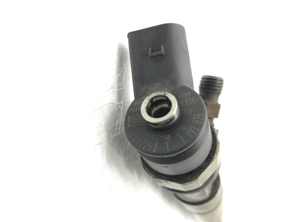 Форсунка бу для BMW X3 E83 2.0 TD,  2007 г.