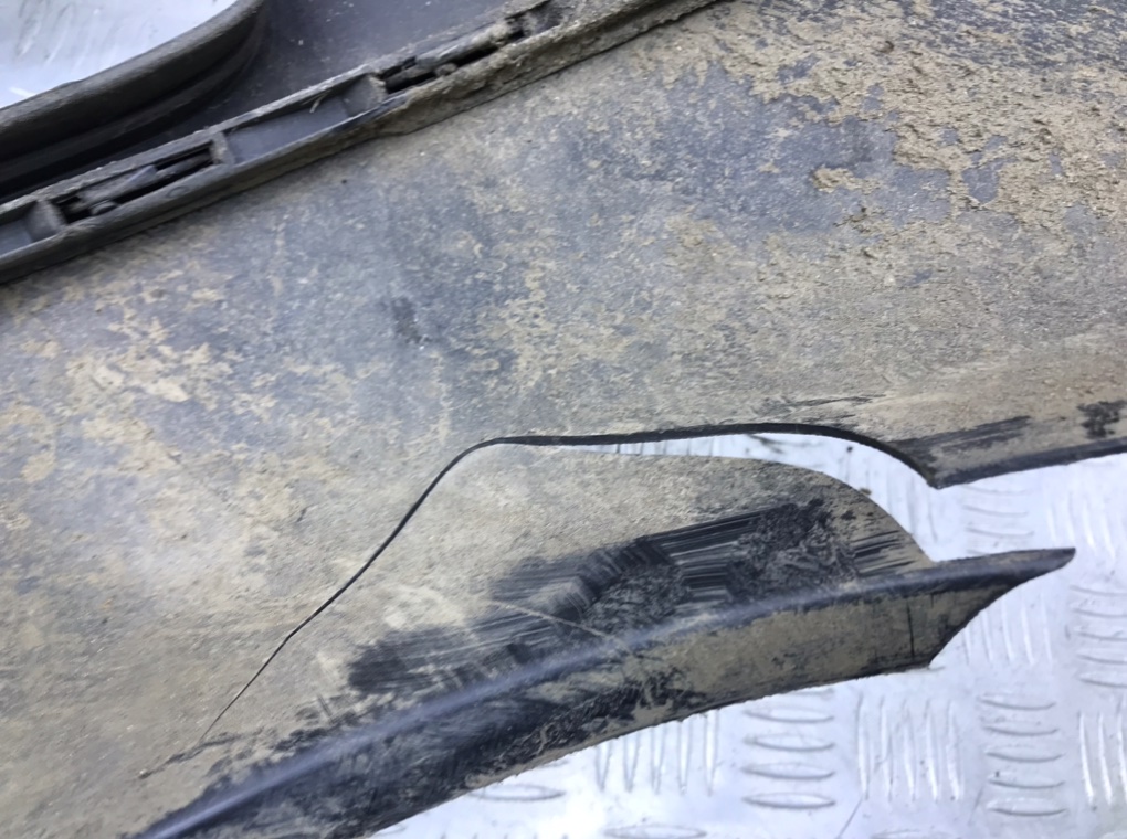 Бампер передний бу для Volkswagen Golf 4 1.9 TDi, 2001 г. Бампер передний бу для Volkswagen Golf 4 1.9 TDi, 2001 г.