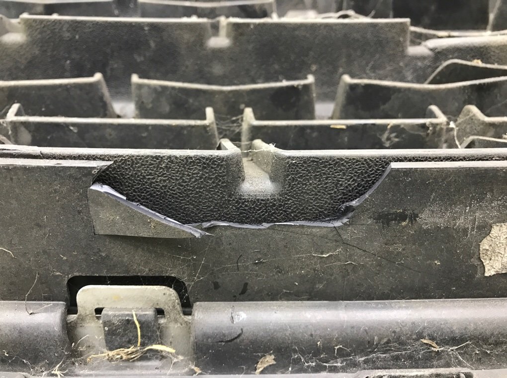 Решетка радиатора бу для Nissan NV400 1 2.3 DCI,  2017 г.