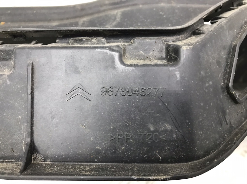 Кронштейн крепления бампера переднего бу для Citroen C4 2 1.6 HDi, 2011 г. Кронштейн крепления бампера переднего бу для Citroen C4 2 1.6 HDi, 2011 г.