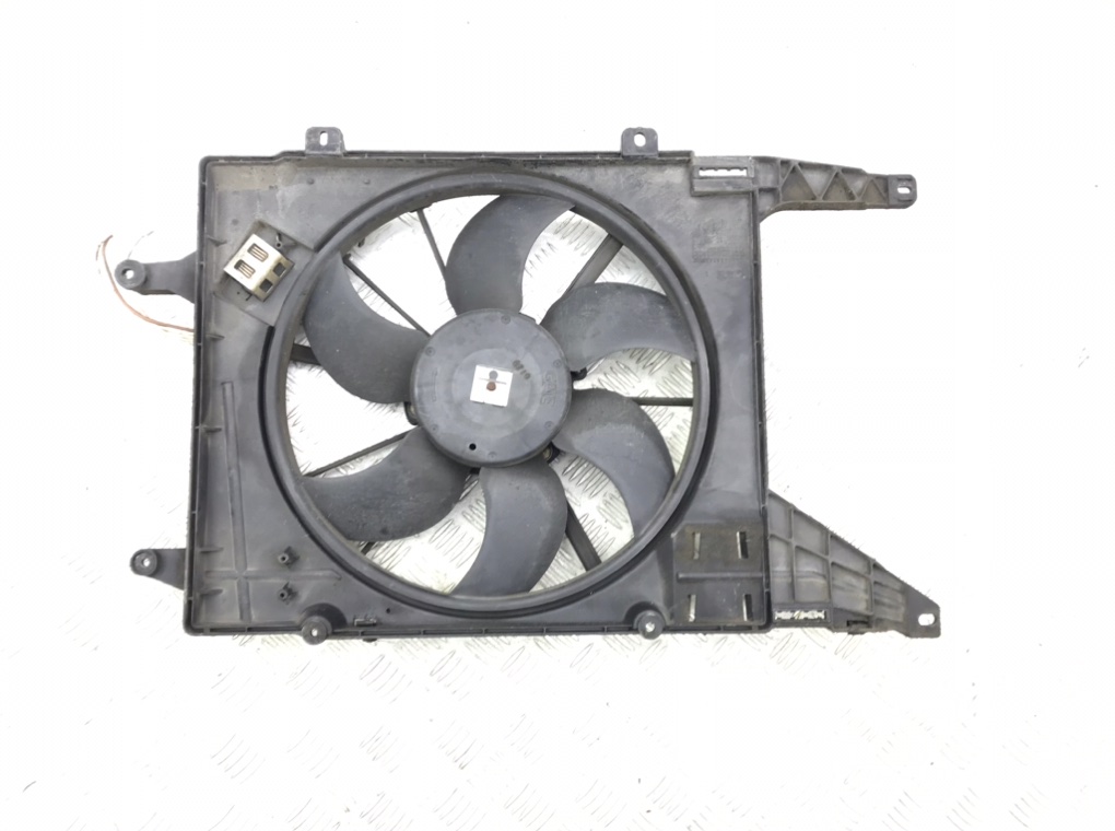 Вентилятор радиатора бу для Renault Scenic 1 1.6 i, 1999 г. Вентилятор радиатора бу для Renault Scenic 1 1.6 i, 1999 г.