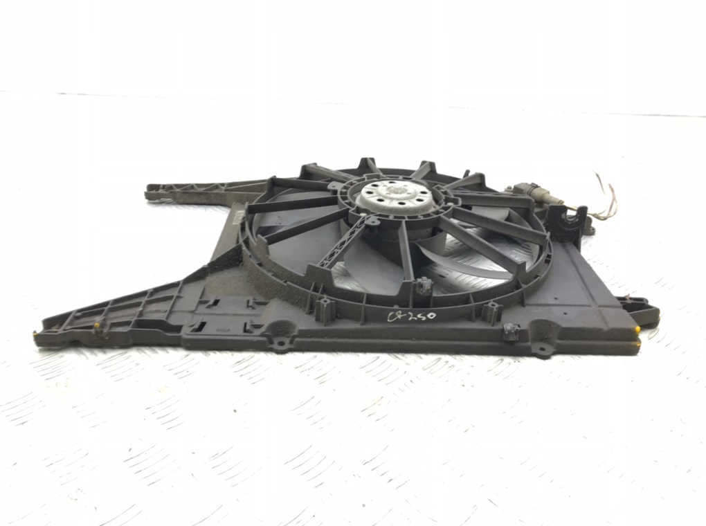 Вентилятор радиатора бу для Renault Scenic 1 1.6 i, 1999 г. Вентилятор радиатора бу для Renault Scenic 1 1.6 i, 1999 г.