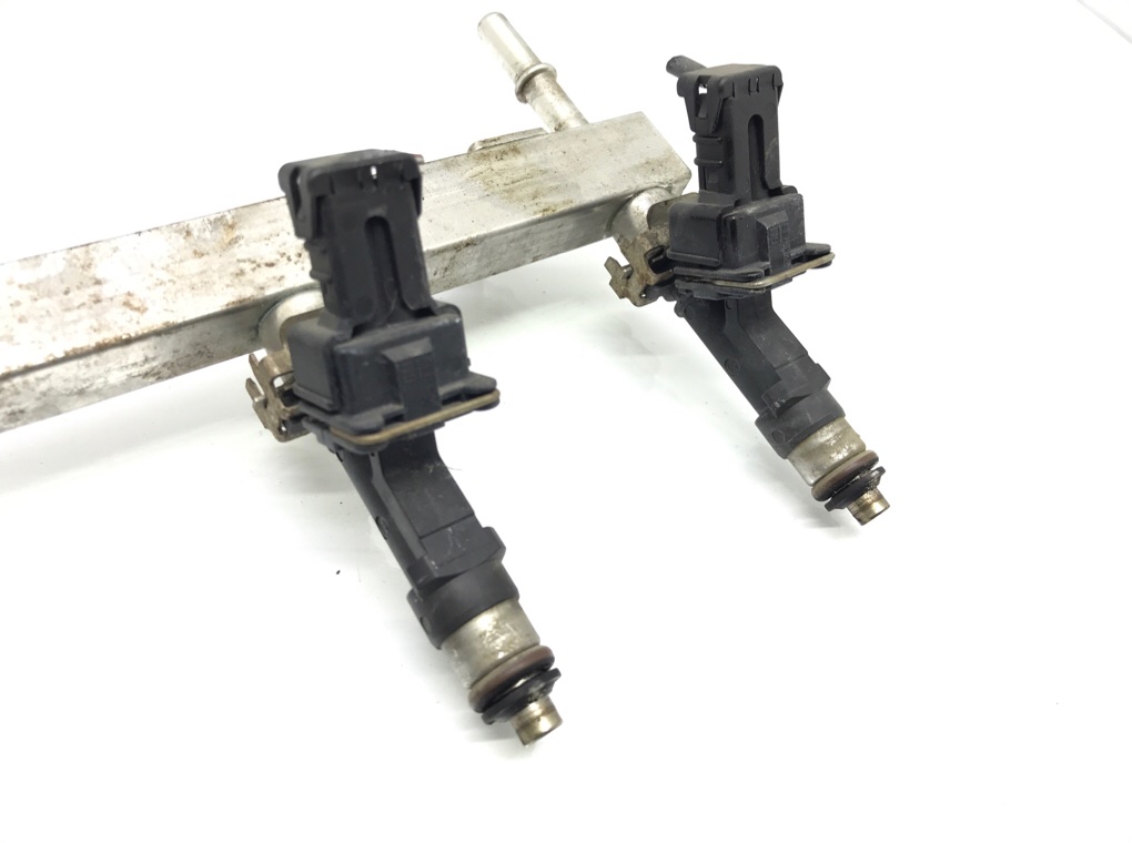 Топливная рампа бу для Opel Meriva B 1.4 i, 2010 г. Топливная рампа бу для Opel Meriva B 1.4 i, 2010 г.