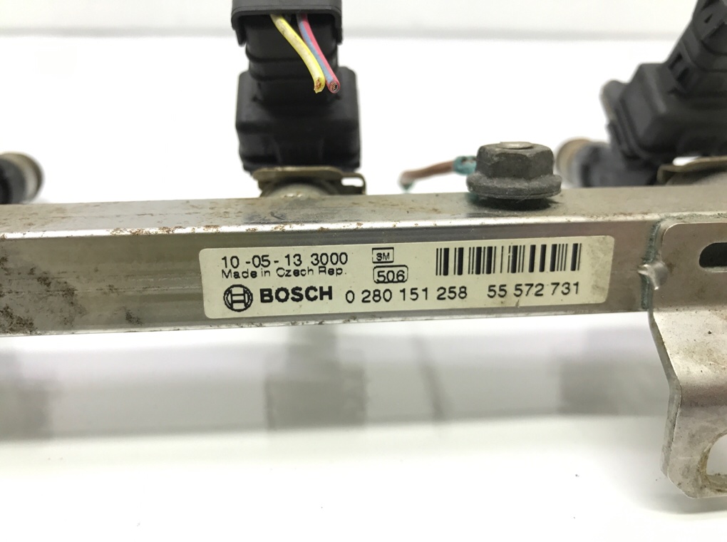 Топливная рампа бу для Opel Meriva B 1.4 i, 2010 г. Топливная рампа бу для Opel Meriva B 1.4 i, 2010 г.