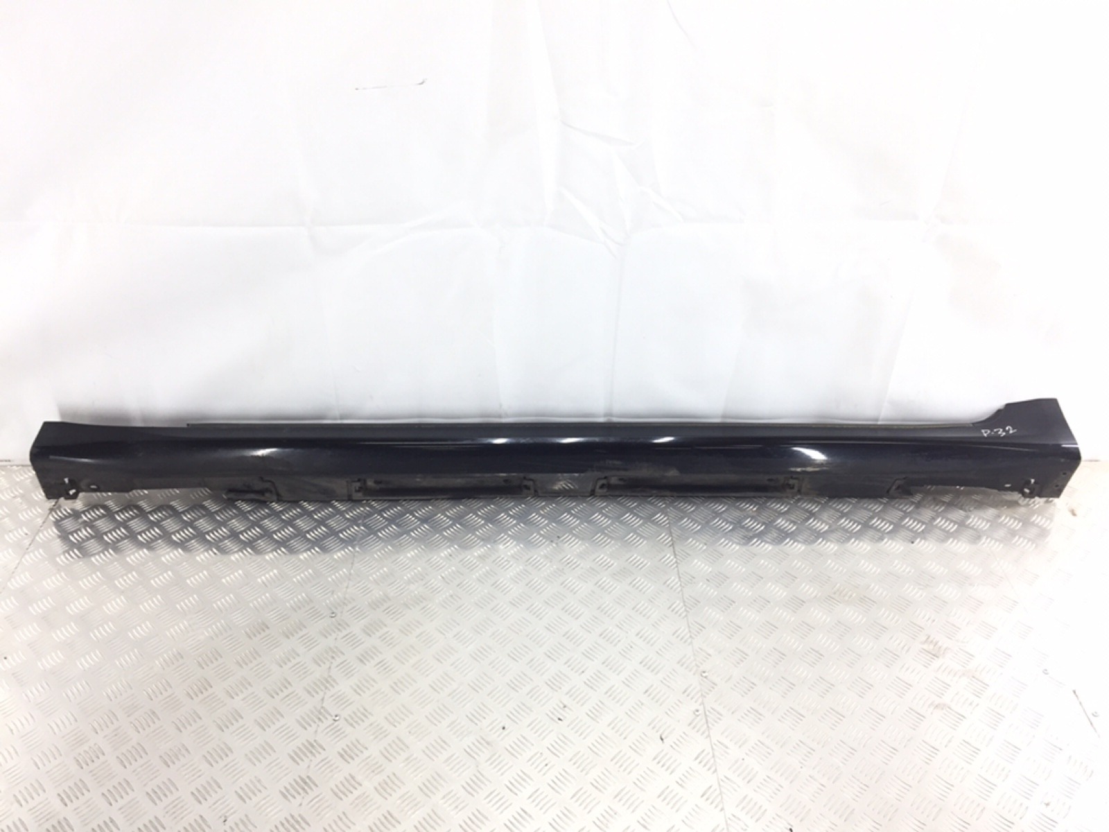 Накладка на порог бу для Lexus IS 2 2.2 TD, 2007 г.