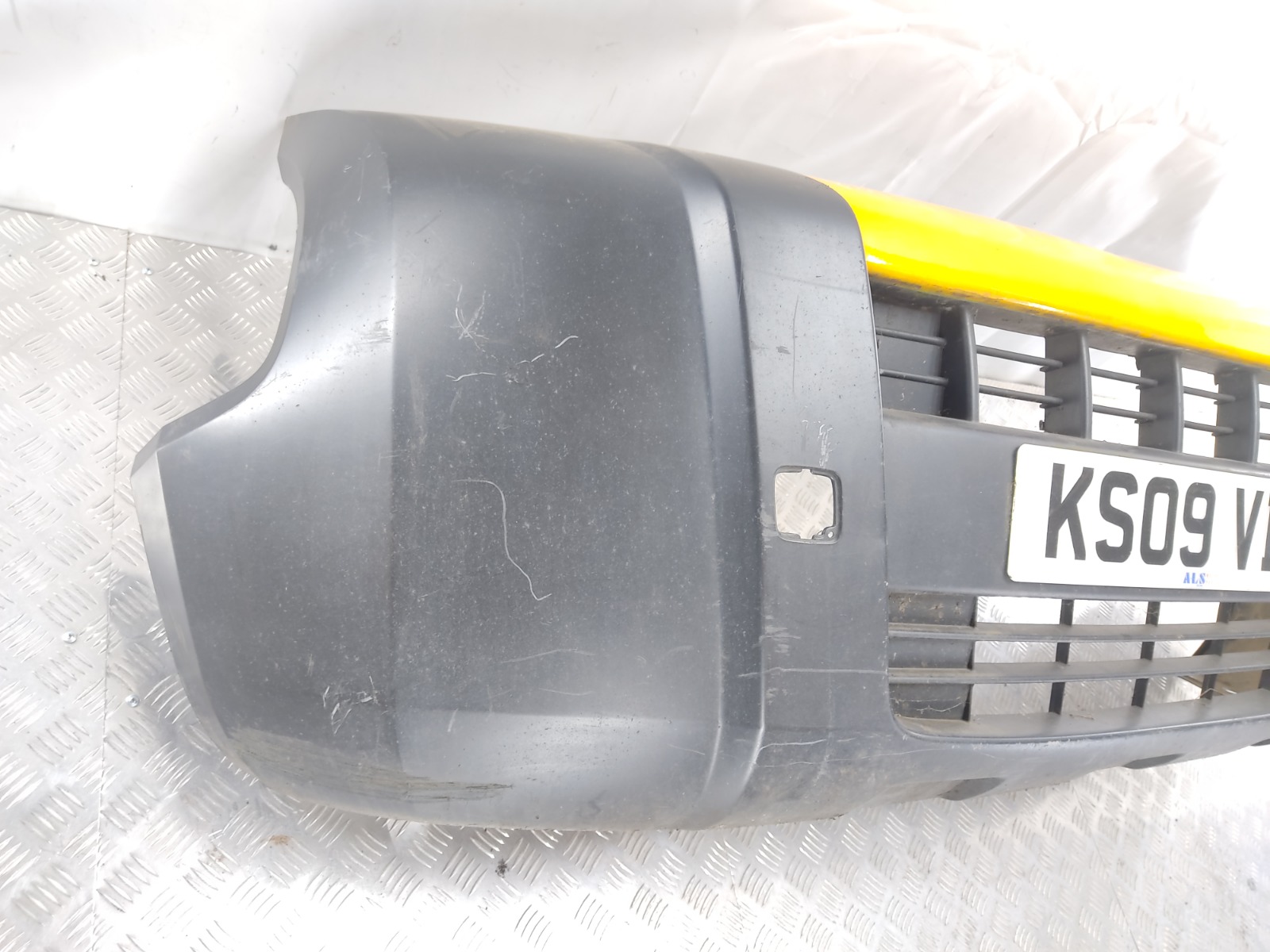 Бампер передний бу для Peugeot Bipper  1.4 HDi,  2009 г.