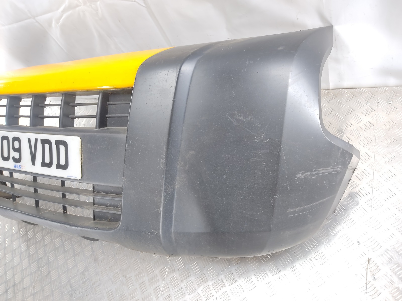 Бампер передний бу для Peugeot Bipper  1.4 HDi,  2009 г.